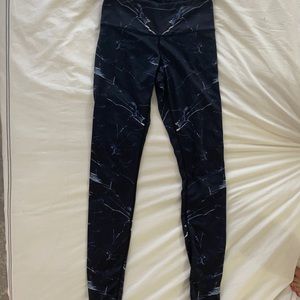 Barry’s bootcamp navy and white marble legging